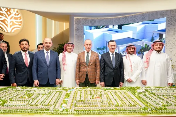 bakan-kurum-s-arabistanda-mutabaka-varmisti-emlak-konutun-hayat-mekke-projesinde-yeni-donem-1783932775459.jpeg
