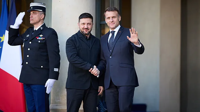 zelenskiy-macron-ile-pariste-bir-araya-geldi-1767711785609.jpeg Zelenskiy, Macron ile Paris’te bir araya geldi!