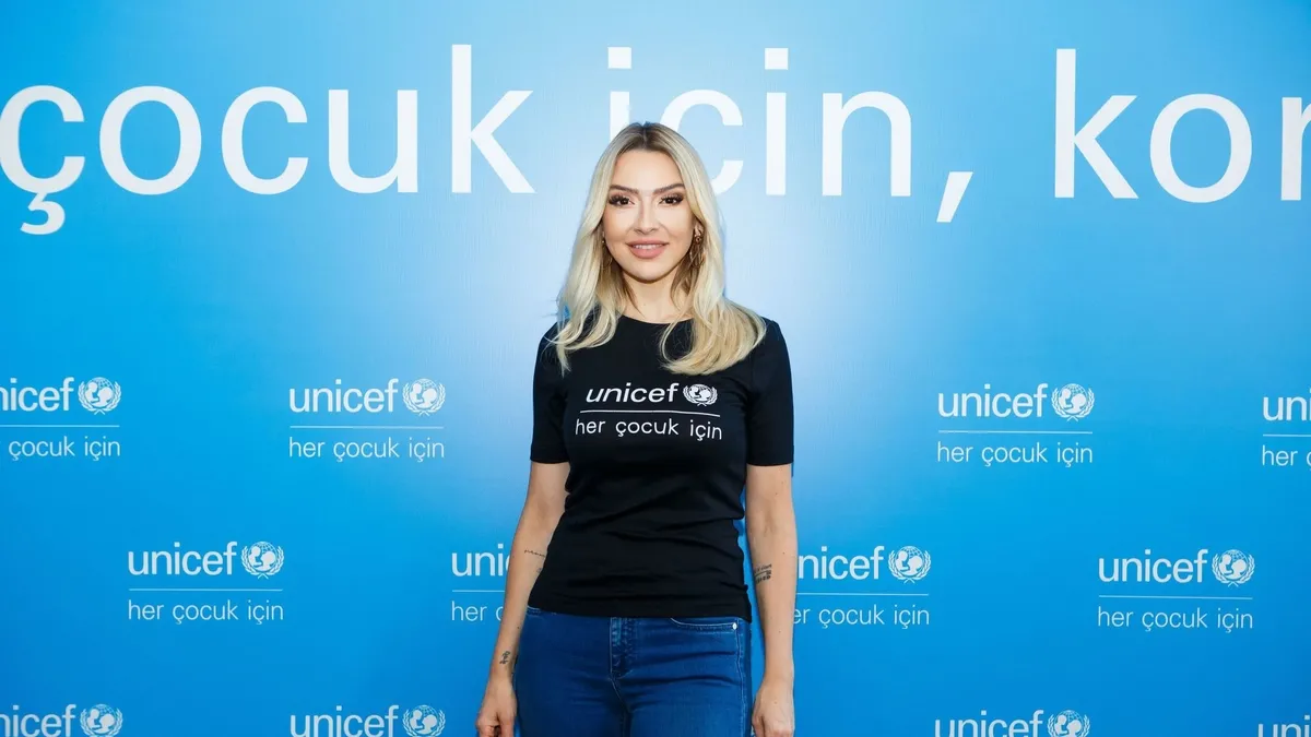 Hadise’den ‘UNICEF’ skandalı: Türkiye’yi yardıma muhtaç gibi gösterdi! Hadise’den ‘UNICEF’ skandalı: Türkiye’yi yardıma muhtaç gibi gösterdi!