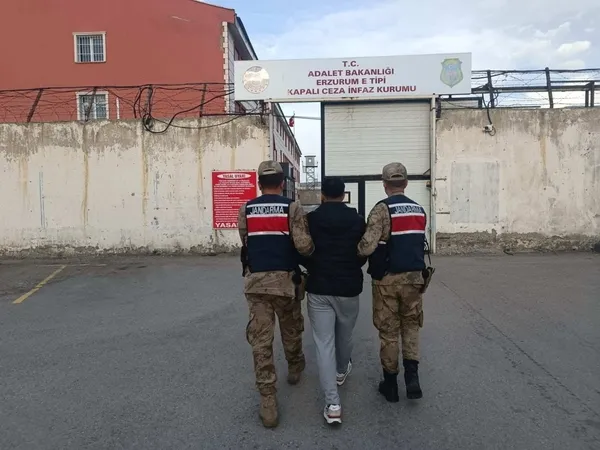 jandarmadan-gocmen-kacakcilarina-gecit-yok-1-organizator-tutuklandi-11-duzensiz-gocmen-yakalandi-1745938004882.jpg