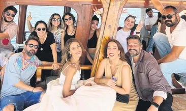 Hem çalışıyor hem geziyor