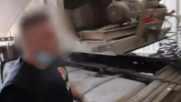 Kilis'te beton mikserinde 270 kurusıkı tabancanın ele geçirilme anı kamerada