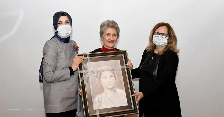 Türkiye’nin ilk kadın belediye başkanı Müfide İlhan temalı defile düzenlendi