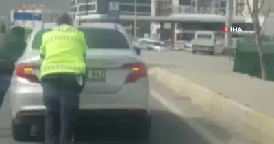 Balıkesir’de trafik polisinin vatandaşa yardımı kameraya böyle yansıdı