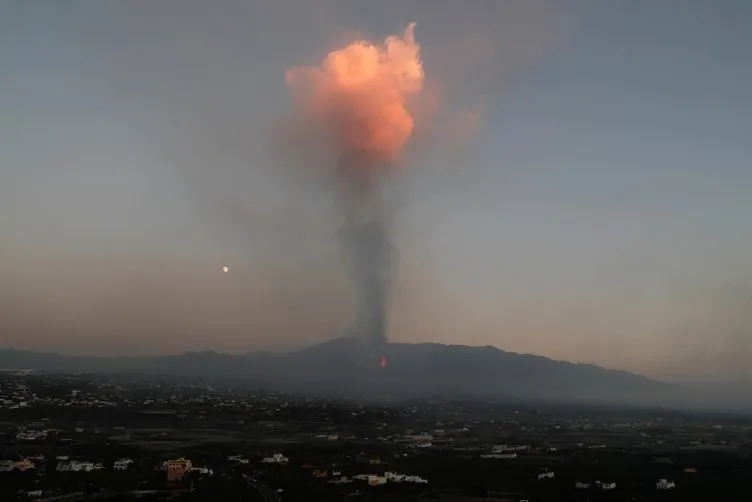 İspanya’nın La Palma Adası’na lav yağıyor