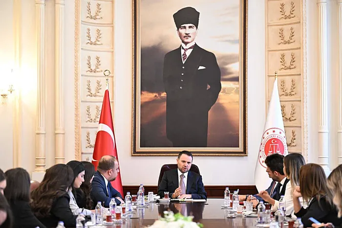 son-dakika-bakan-gurlekten-gulistan-doku-aciklamasi-kimyasal-madde-ile-ortadan-kaldirilmis-olabilir-1789025343656.jpg