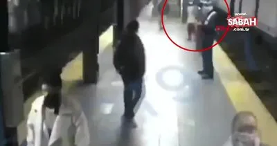ABD New York’ta metro istasyonunda dehşet! Kadın yolcuyu raylara itti | Video