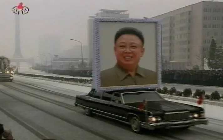 Kim Jong İl için cenaze töreni yapılıyor