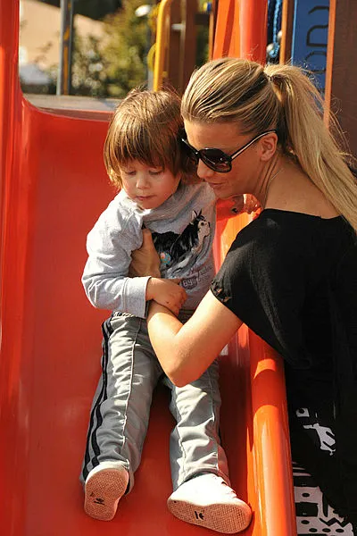 Ünlü modacı Ivana Sert’in yakışıklı oğlu Ateş üniversiteli oldu! Kalbimin yarısı artık İsviçre’de…