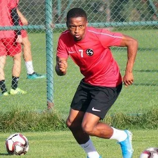 Fenerbahçe Jesse Sekidika'ya talip