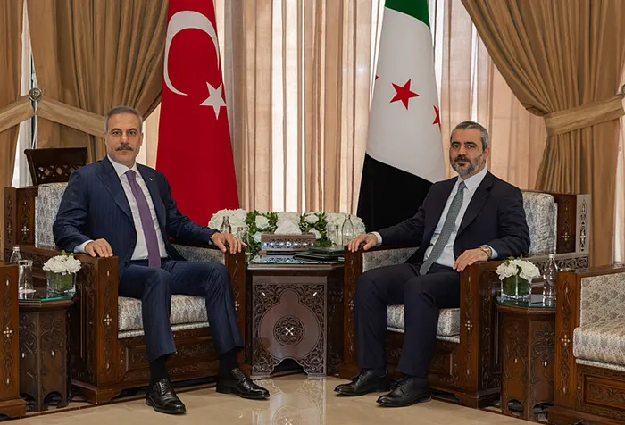 bakan-fidan-suriyede-baskan-erdogan-sami-ziyaret-edecek-1789302881040.jpg Bakan Fidan Şam'da duyurdu: Başkan Erdoğan Suriye'yi ziyaret edecek