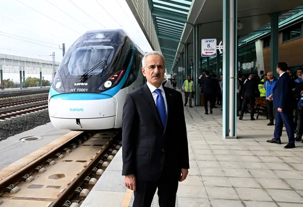 bakan-uraloglu-tarih-verdi-milli-hizli-tren-icin-geri-sayim-ankara-kirikkale-hattinda-test-edildi-1793255774668.jpg