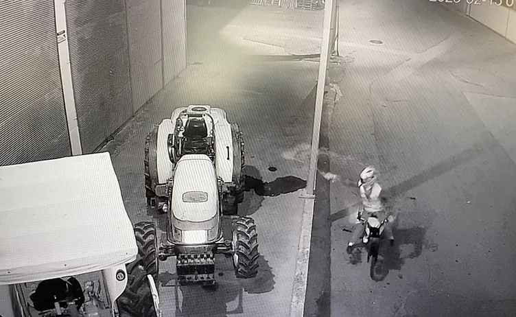 Antalya’da akılalmaz görüntü: Traktörü yakarken kendini yaktı!