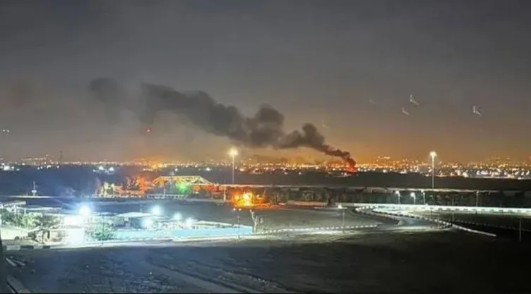 Beklenen oldu: 3 dalgalı saldırı İran’ı vurdu! İsrail’in saldırısı sonrası yeni gelişmeler!