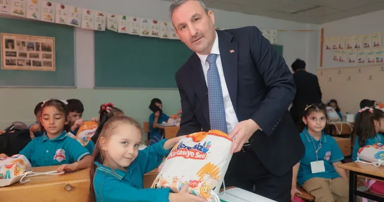 9 bin öğrenciye ücretsiz kırtasiye seti