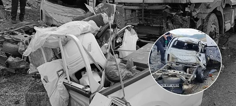 Erzurum’da feci kaza! Kamyonet ikiye ayrıldı: 3 kişi hayatını kaybetti