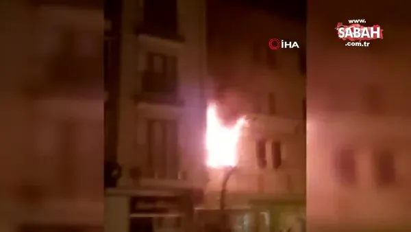 Avcılar’da alevlerin yükseldiği dairede mahsur kalan vatandaşlar balkona sığındı | Video