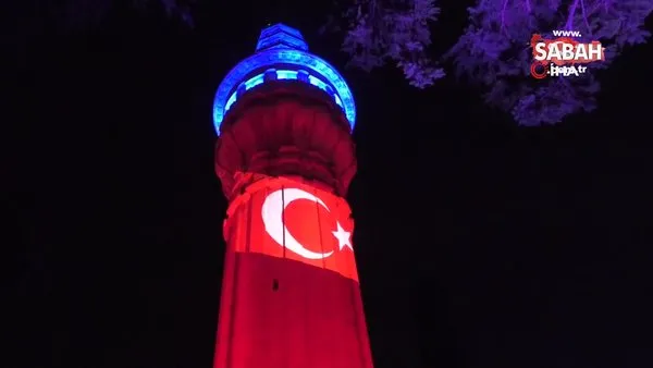 Tarihi Beyazıt Kulesi’ne Türk Bayrağı yansıtıldı