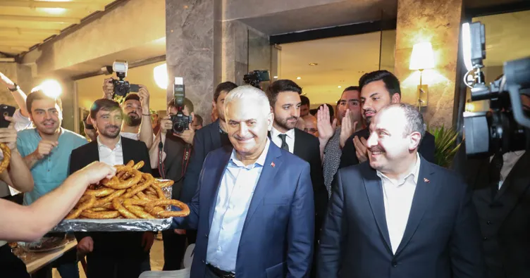 Bakan Varank'ın sahur davetinde Binali Yıldırım sürprizi