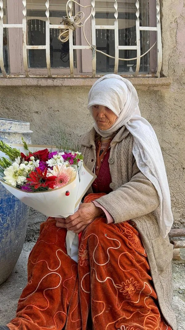 Sebiha Teyze ve Dernek Başkanı Rıdvan Bade