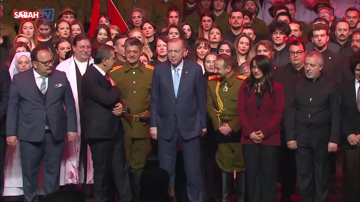 Başkan Erdoğan, ‘Şüheda 1915’ Tiyatro Gösterimine katıldı | Video videosunu izle Başkan Erdoğan, ‘Şüheda 1915’ Tiyatro Gösterimine katıldı | Video videosunu izle