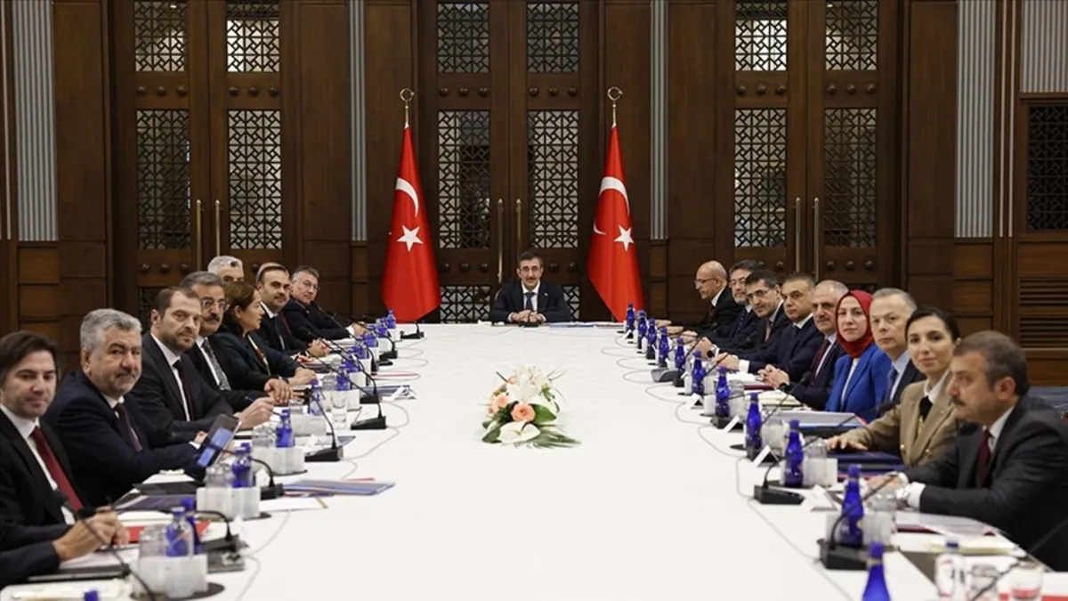 En düşük emekli maaşı için kararı ne olacak? EKK Cevdet Yılmaz’ın başkanlığında toplandı En düşük emekli maaşı için kararı ne olacak? EKK Cevdet Yılmaz’ın başkanlığında toplandı