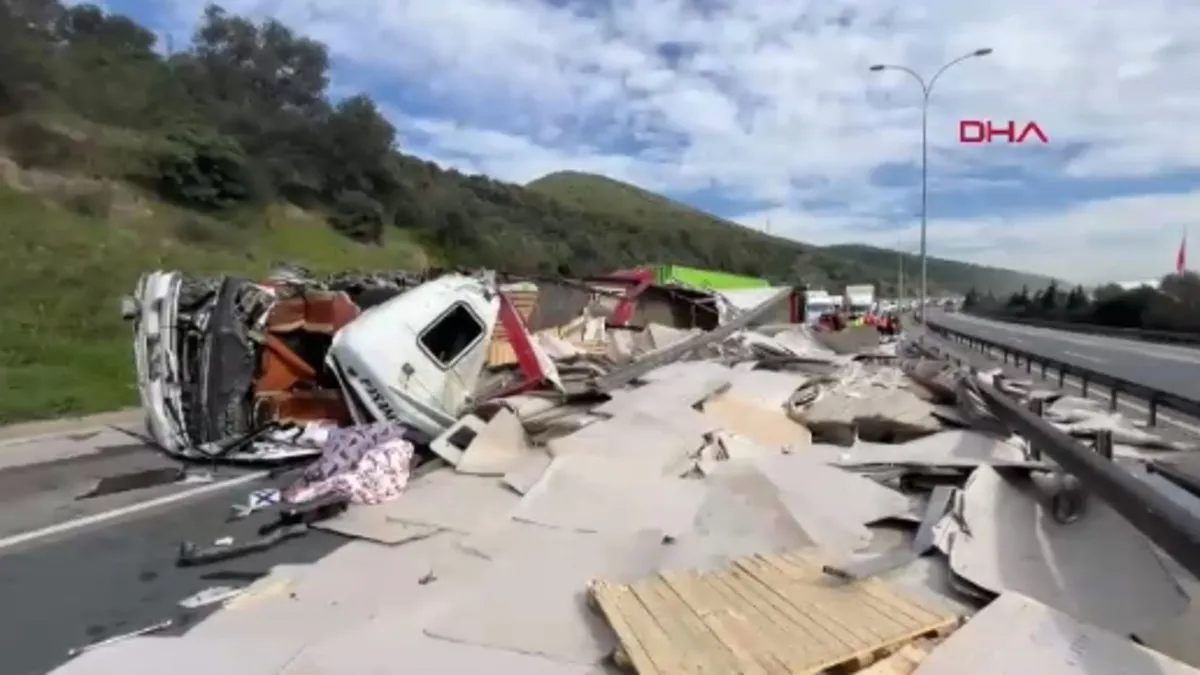 SON DAKİKA… TEM'de feci kaza! İstanbul yönü trafiğe kapatıldı SON DAKİKA… TEM'de feci kaza! İstanbul yönü trafiğe kapatıldı