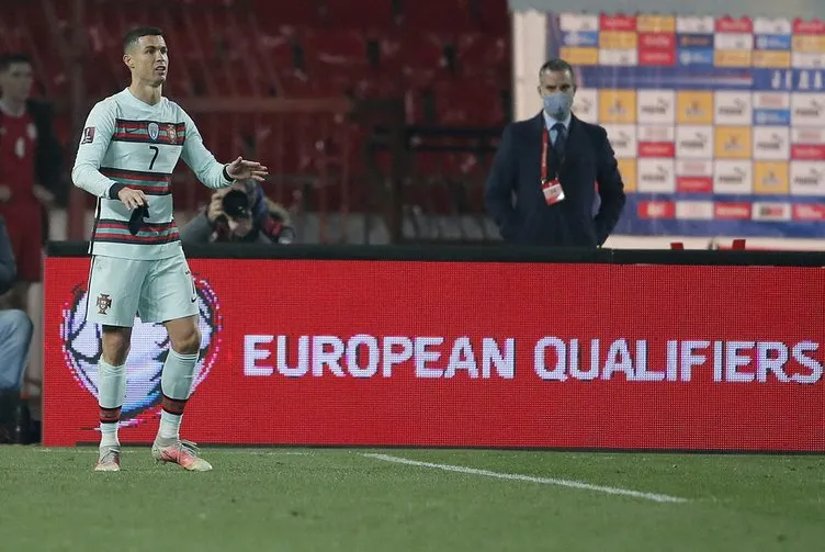 Son dakika: Cristiano Ronaldo dün akşama damga vurdu! Hakemin üstüne yürüdü sahayı terk etti...