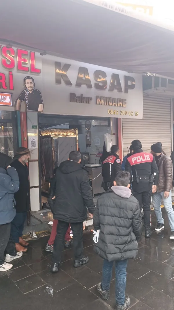 sanliurfali-fenomen-kasap-dukkaninda-silahli-saldiriya-ugradi-1769257875135.jpg