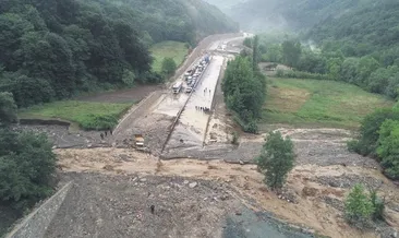 Sel ve heyelan vurdu