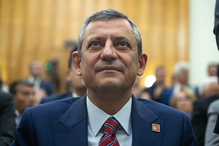Ekrem İmamoğlu ve Özgür Özel’in hançer politikası: CHP’de ön seçimi engellemek isteyen darbeciler mi var?