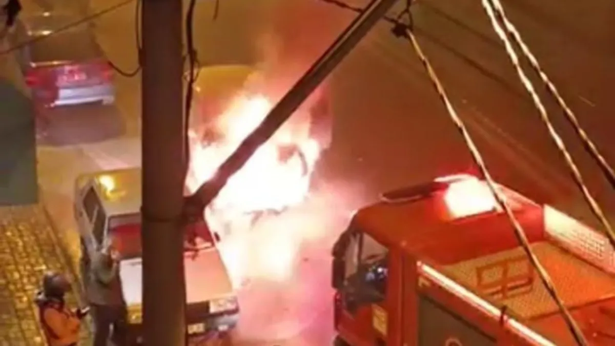 Seyir halindeki otomobilde yangın çıktı! Otomobil kullanılamaz hale geldi