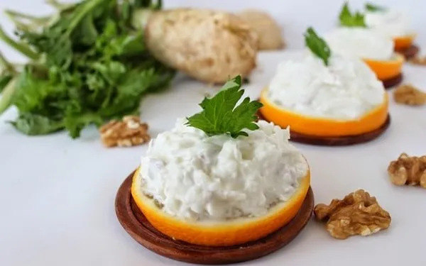 Salata tutkunlarına hitap edecek hem sağlıklı hem kolay 5 salata tarifi