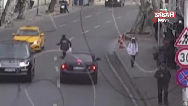 İstanbul Beşiktaş’ta dehşet anları! Vicdansız sürücü gence çarpıp böyle kaçtı... | Video