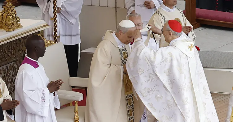 Vatikan’da yeni dönem: Papa 14’üncü Leo görevine başladı