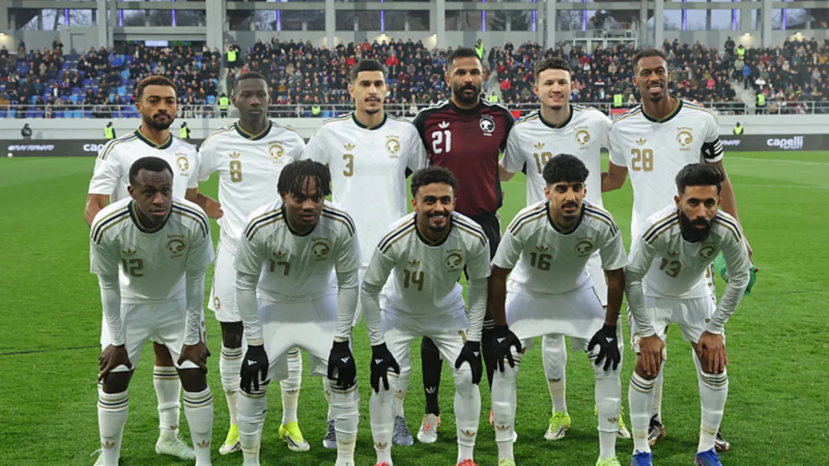 Suudi Arabistan milli futbol takımı oyuncuları sahada mücadele ederken