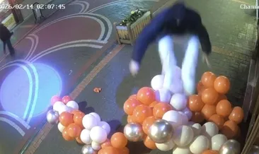 Sevgililer Günü nefreti kamerada: Sinirini balonlardan çıkardı! O anlar kamerada #bartin