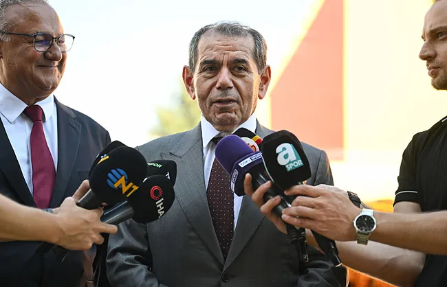 dursun-ozbek-iki-alkis-alayim-diye-galatasarayin-gelecegini-tehlikeye-atmayacagim-1786566869310.jpg