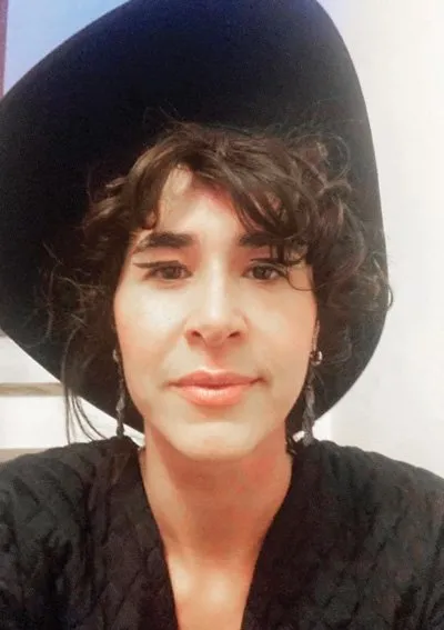 Ressam İrem Nalça’nın taciz isyanı: Alt komşusu kabusu oldu eve giremiyor!