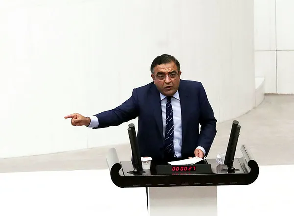 chpli-ozgur-ozel-kimyasal-silah-iftirasini-atan-sebnem-korur-fincanciya-sahip-cikti-iftiraya-ifade-ozgurlugu-d-1666777118020.jpg