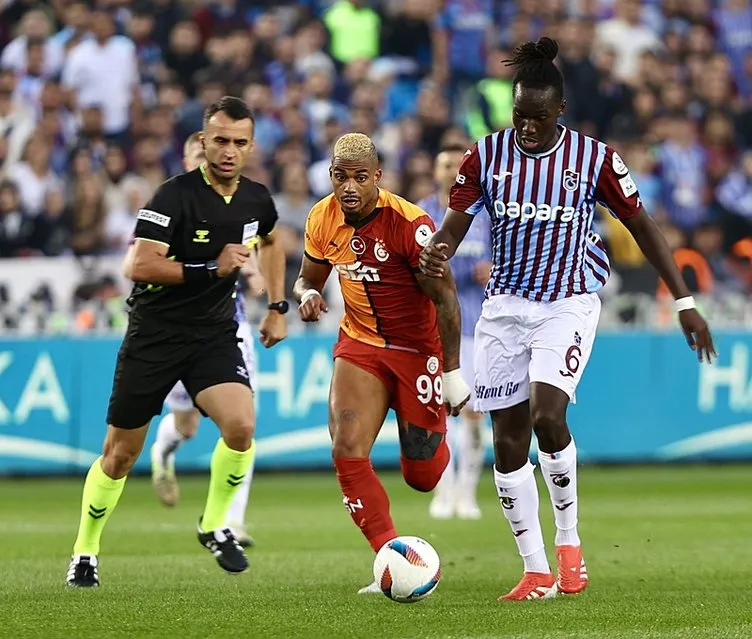 Trabzonspor - Galatasaray maçında tartışılan pozisyon! Oyuncular penaltı bekledi...