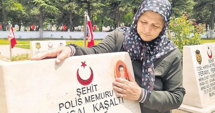 ‘Bayrağın kırmızısında oğlumun kanı var’