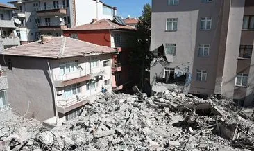 Kırıkkale’de yıkım kazası: Enkaz 3 binayı vurdu, 8 kişi mahsur kaldı #kirikkale