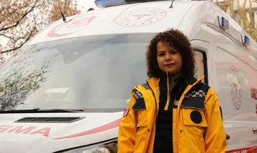 Ambulans şoförü Sevgi şifa dağıtıyor