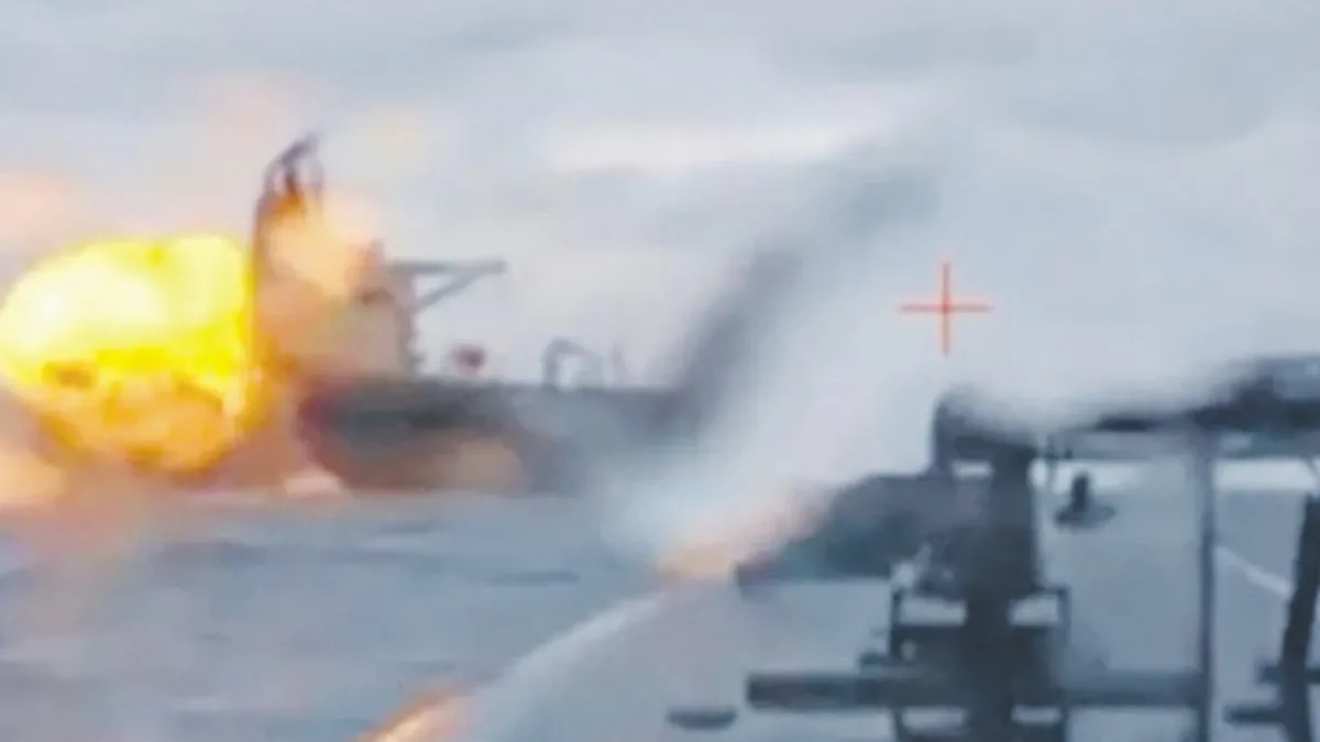 Hürmüz’de gemi vuruldu