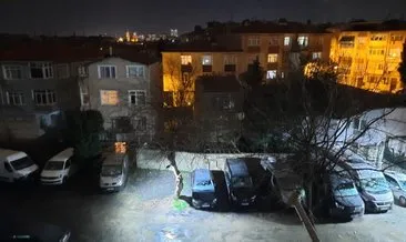 İstanbul’da kar yağışı: Araçların üzeri beyaza büründü