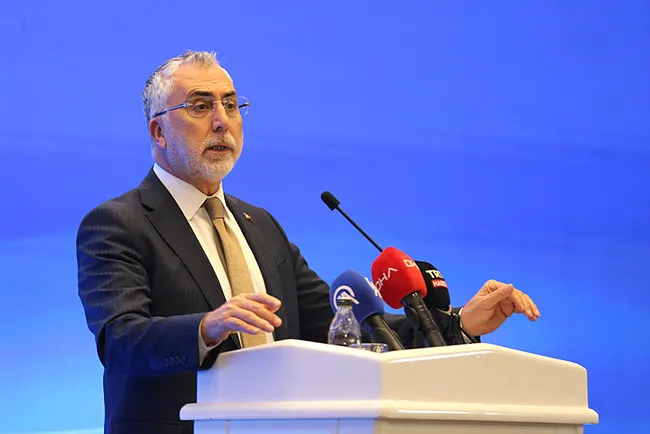 bakan-isikhan-is-arayanlarin-istihdam-firsatlarina-erisimini-kolaylastiriyoruz-1792593644331.jpeg Bakan Işıkhan: “İş arayanların istihdam fırsatlarına erişimini kolaylaştırıyoruz”