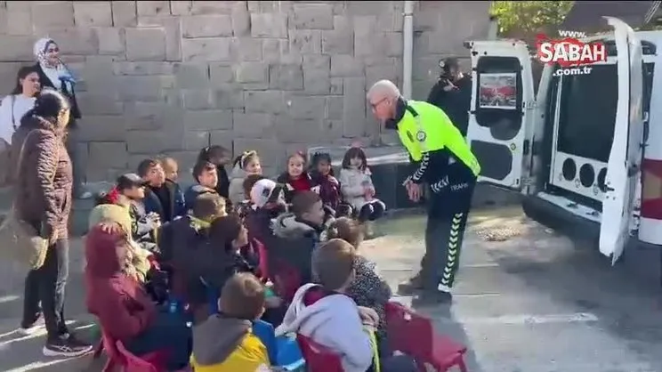 Minik öğrencilerden emniyet teşkilatına ziyaret