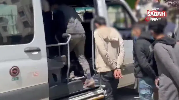 Siirt’te 17 düzensiz göçmen ve göçmenleri taşıyan araçta uyuşturucu ele geçirildi