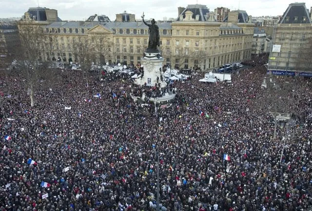 Paris’te teröre karşı dev yürüyüş